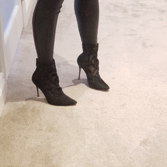 100% Authentic Manolo Blahnik Suede Mesh Booties - Picture 13 of 14